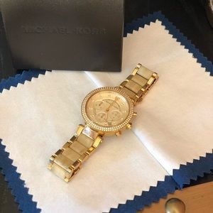 Perfect Micheal Kors gold/ivory chronograph watch